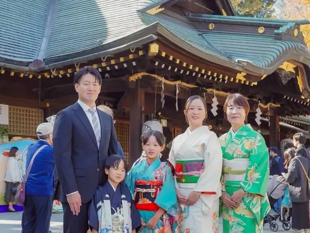 訪問着、振袖、卒業袴（8.000円）七五三（親子セット価格）承ります。ヘア相談