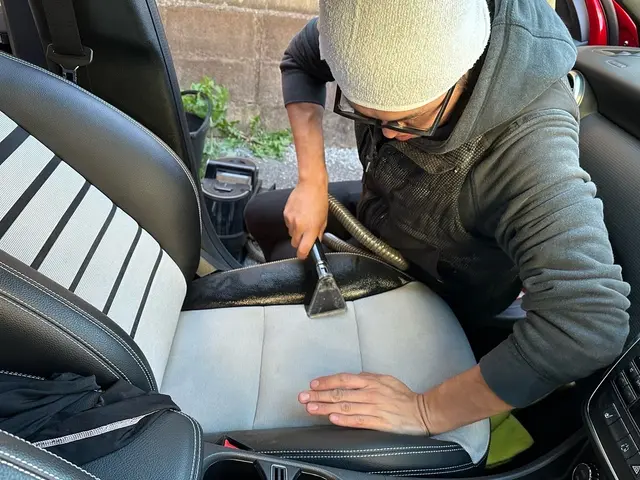 即レス【業界10年以上】年間300台以上実績！出張車内クリーニング【保険加入済】サービスの画像