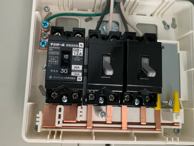 EVコンセント交換や配線取付サービスの画像