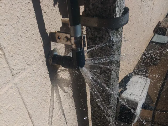 水漏れ　漏水　配管補修サービスの画像