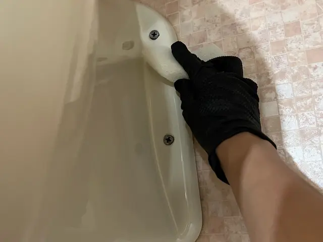 女性スタッフ♡ふち裏から尿石、着色までトイレのクリーニング♪サービスの画像