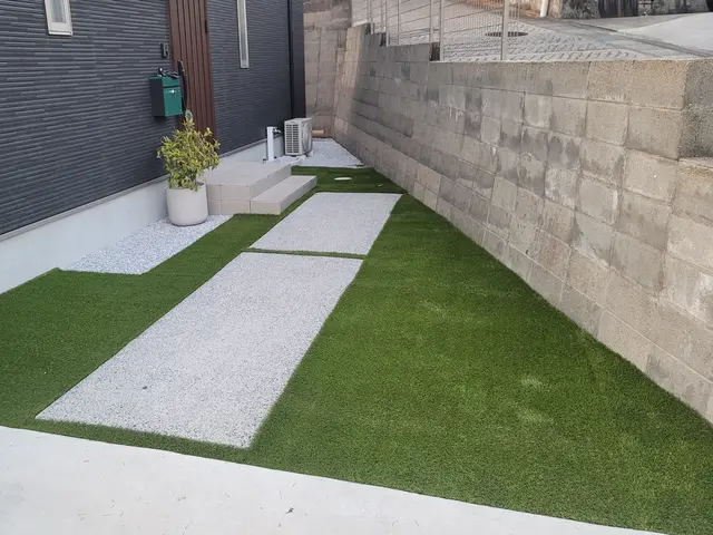 【年中無休】耐用年数約10年！他とは違う人工芝！！サービスの画像