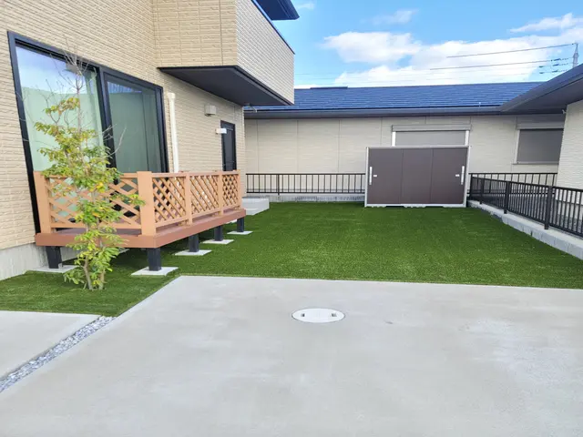 【年中無休】耐用年数約10年！他とは違う人工芝！！サービスの画像