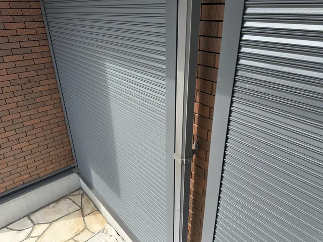 店舗でも自宅でもシャッター塗らせてください！サービスの画像