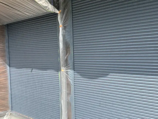 店舗でも自宅でもシャッター塗らせてください！サービスの画像