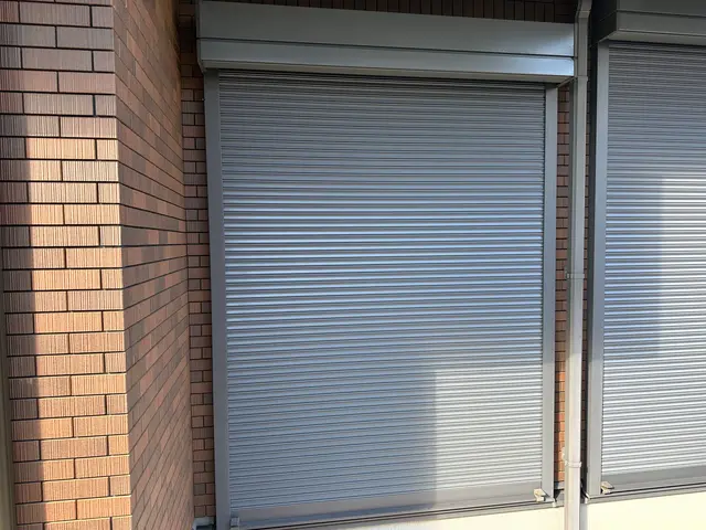 店舗でも自宅でもシャッター塗らせてください！サービスの画像