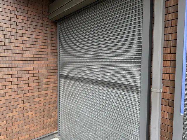 店舗でも自宅でもシャッター塗らせてください！サービスの画像