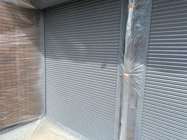 店舗でも自宅でもシャッター塗らせてください！サービスの画像