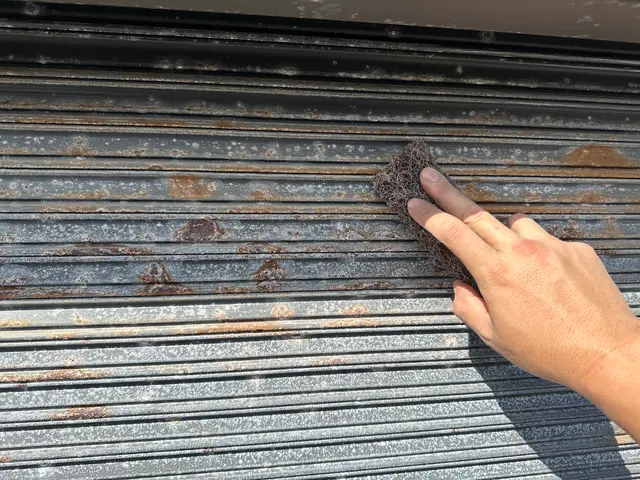 店舗でも自宅でもシャッター塗らせてください！サービスの画像