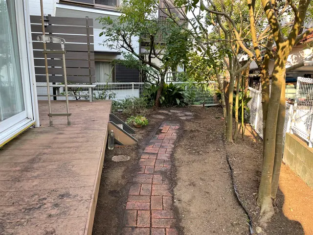 手に負えなくなった雑草お任せください！雑草対策もご相談ください♪ゴミ回収費コミ！サービスの画像