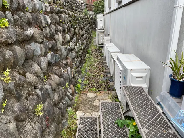 手に負えなくなった雑草お任せください！雑草対策もご相談ください♪ゴミ回収費コミ！サービスの画像