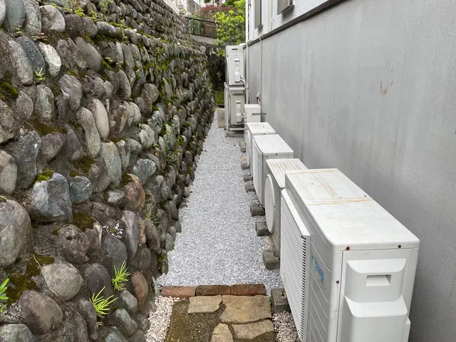 手に負えなくなった雑草お任せください！雑草対策もご相談ください♪ゴミ回収費コミ！サービスの画像