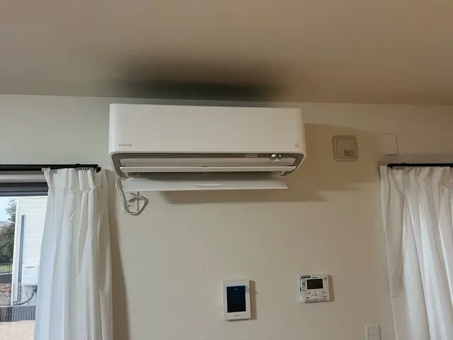 エアコン工事お任せください！いつも笑顔をモットーに！丁寧な作業を心がけています。サービスの画像