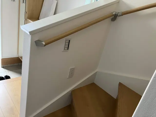 手すり取り付け工事お請けします。階段　風呂場　おトイレ等の手すり設置します。サービスの画像