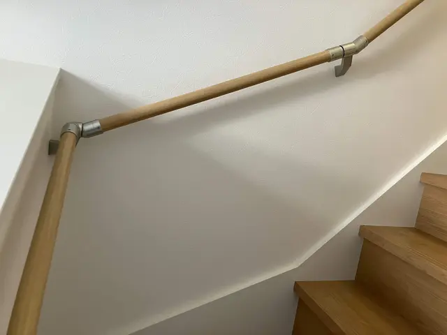 手すり取り付け工事お請けします。階段　風呂場　おトイレ等の手すり設置します。サービスの画像