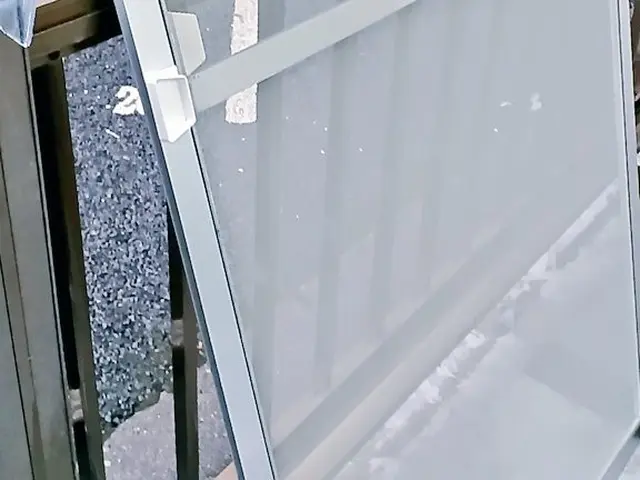 ★男女2名作業で手際よく！網戸、サッシ含みます！サービスの画像