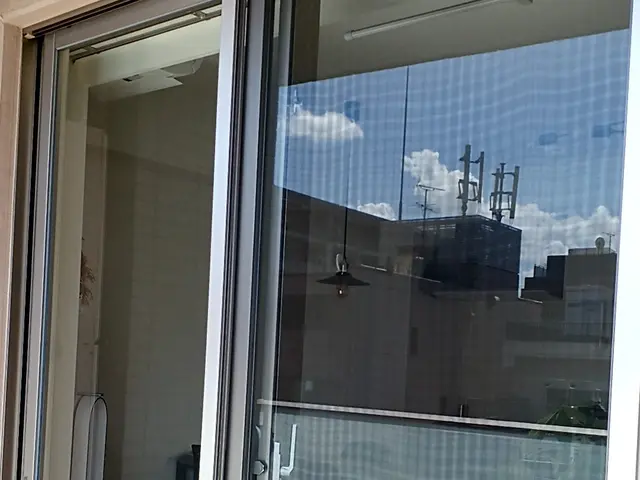 ★男女2名作業で手際よく！網戸、サッシ含みます！サービスの画像