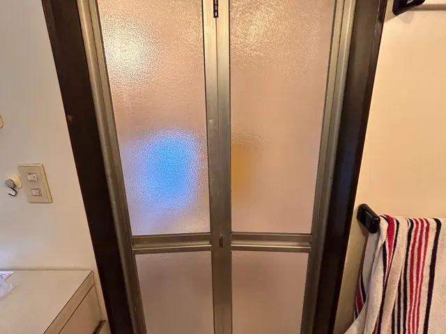 浴室ドアカバー工法施工させていただきます。浴室価格改定のためお値段変わります。サービスの画像