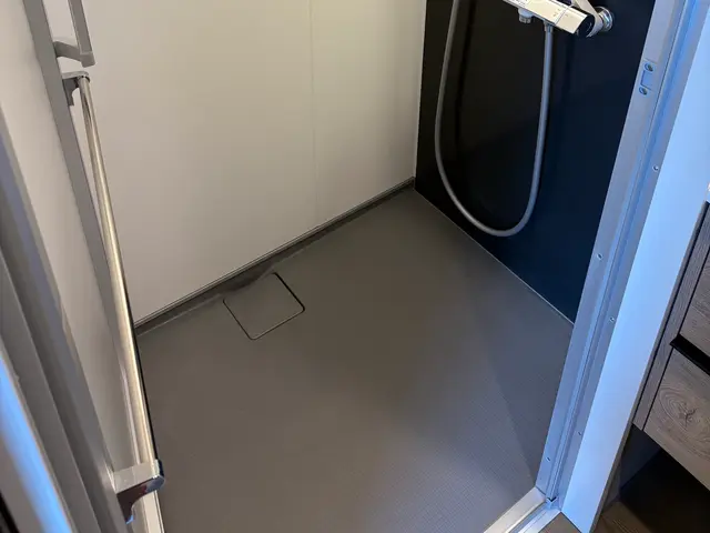 浴室クリーニング　水垢、カビ除去　溜まった汚れも落とします！一段と明るい浴室へ！サービスの画像