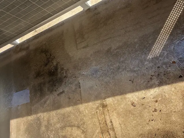 《作業実績1000件以上》汚れたベランダ、高圧洗浄で綺麗にします◇サービスの画像