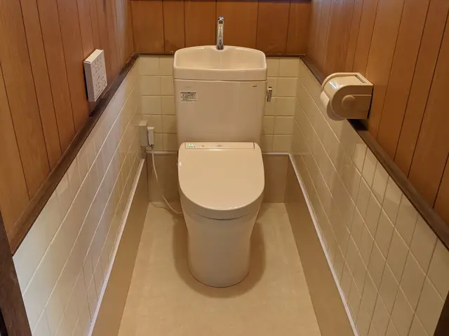 和式トイレを洋式トイレに改修、大掛かりの工事でなく短期なるべく簡素サービスの画像