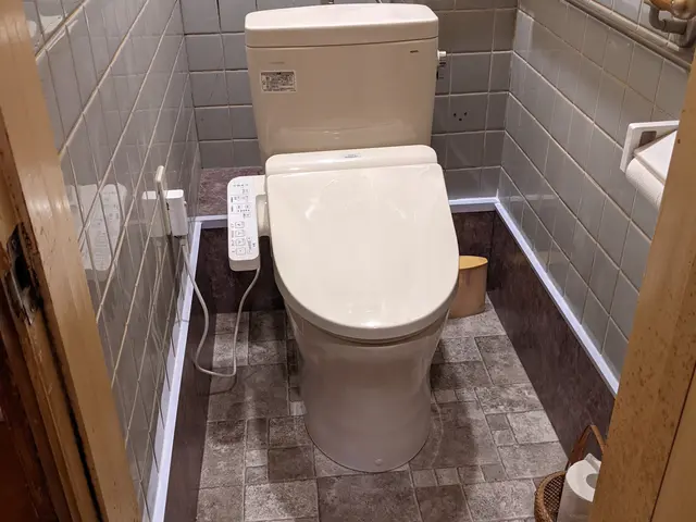 和式トイレを洋式トイレに改修、大掛かりの工事でなく短期なるべく簡素サービスの画像