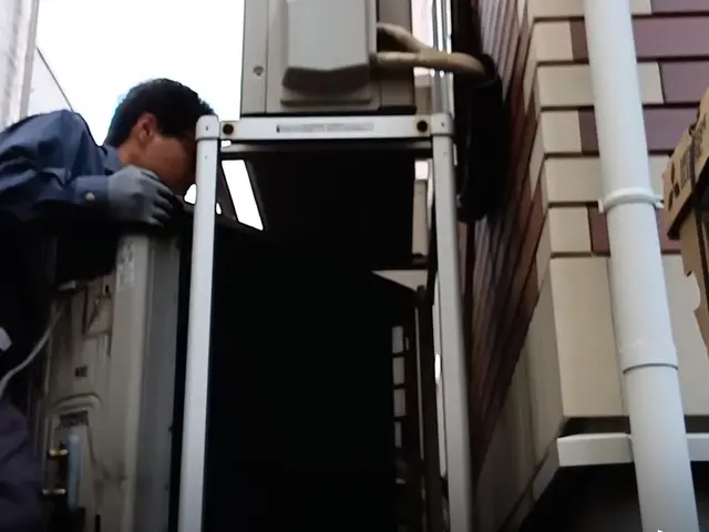 処分エアコン取り外し回収無料１予約2台移設同建物同日同階工事¥33,000よりサービスの画像