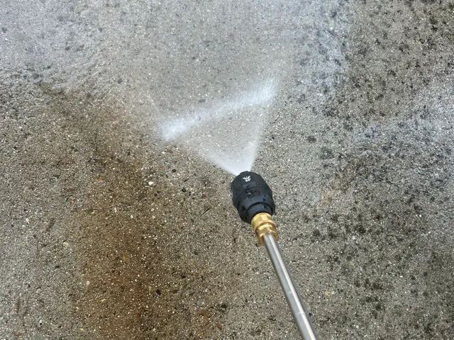 クレカOK 高性能エンジン式！ 迅速・丁寧な対応で駐車場の汚れを綺麗に致します！サービスの画像