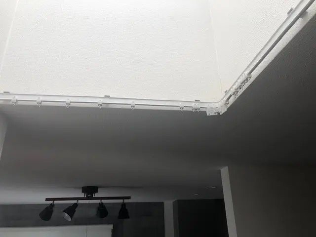 カーテンレール! ロールスクリーン!ブラインドその他取り付けはお任せください。サービスの画像