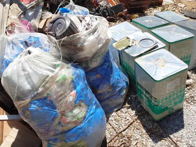 料金を限界まで下げさせていただく為に作業は最低スタッフ数とピストンの往復作業！サービスの画像