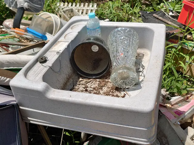 料金を限界まで下げさせていただく為に作業は最低スタッフ数とピストンの往復作業！サービスの画像