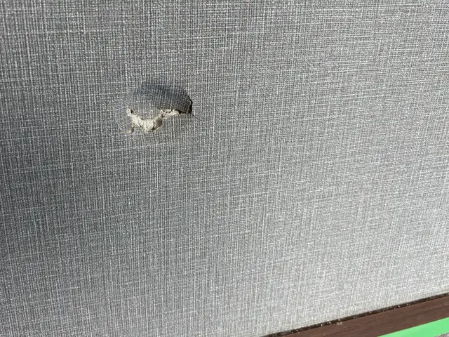 壁に空いた穴や凹み補修いたします！まずはお写真と共にご相談ください。サービスの画像