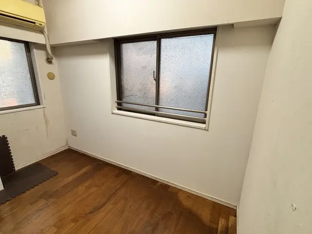 壁に空いた穴や凹み補修いたします！まずはお写真と共にご相談ください。サービスの画像