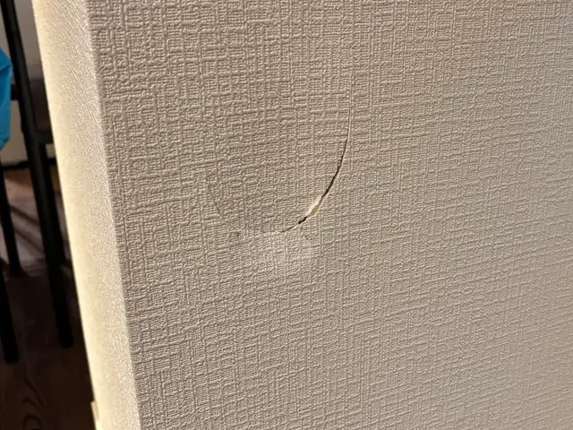 壁に空いた穴や凹み補修いたします！まずはお写真と共にご相談ください。サービスの画像