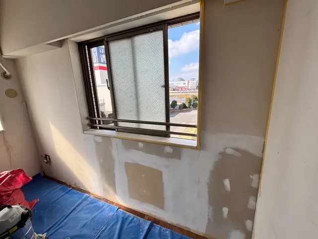 壁に空いた穴や凹み補修いたします！まずはお写真と共にご相談ください。サービスの画像