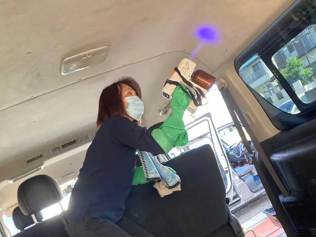 車内の臭いと汚れ、プロが徹底洗浄！嘔吐・タバコ・灯油・ペット臭も徹底解決！サービスの画像