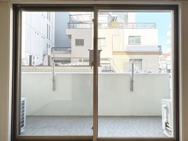 雨やお子様、ペットなどの指紋で汚れた窓キレイにしますサービスの画像