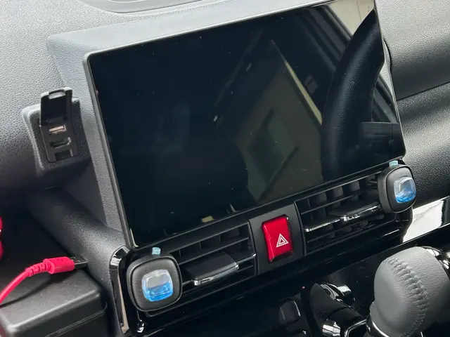 ご自宅にいながら、家事やお仕事の合間に取り付け交換いたします。必ず型式のご連絡をサービスの画像