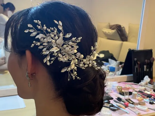 長年の婚礼お支度の経験を生かし、ヘアメイクの技術をご提供いたしたます｡