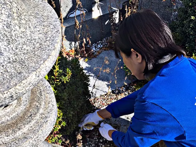 ＜神戸市発＞お花屋さんのお墓参り代行です。お花のご要望もお伺い致します。サービスの画像