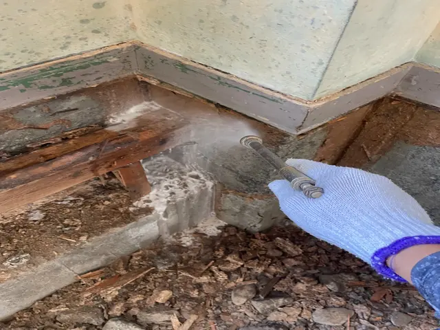 【業界歴15年の実績】シロアリ防除施工士が責任を持って調査〜施工まで担当します。サービスの画像