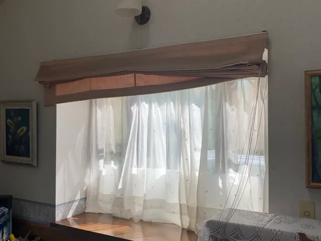 カーテンレール取り付けいたしますサービスの画像