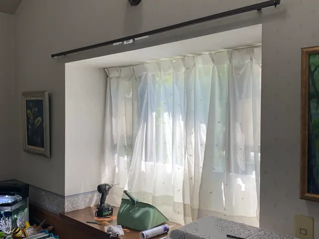 カーテンレール取り付けいたしますサービスの画像