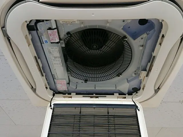 内部の汚れを分解で隅々まで除去致しま☆駐車場・出張費無料サービスの画像