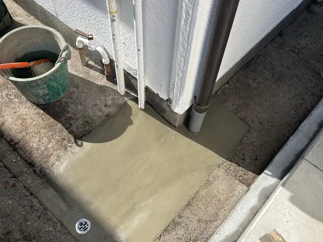 コンクリートのヒビ割れ補修サービスの画像