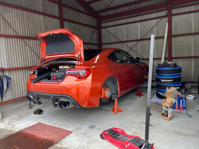 出張スタッドレスタイヤ交換サービスの画像