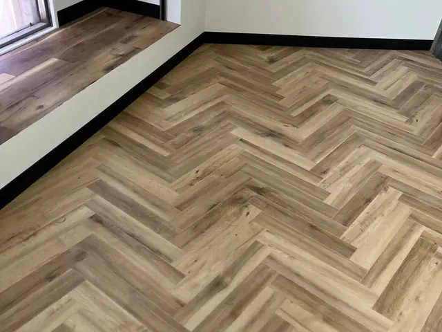 90分でフロアタイル施工！スピード＆高品質リフォームサービスの画像