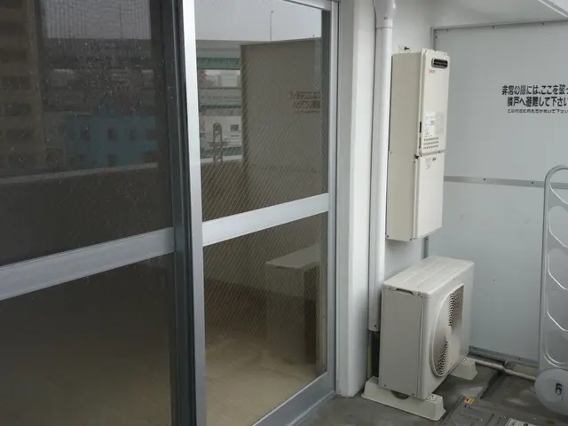 夫婦2人で訪問！役割分担で作業が速い。高圧洗浄で排水口、室外機裏までキレイに！サービスの画像