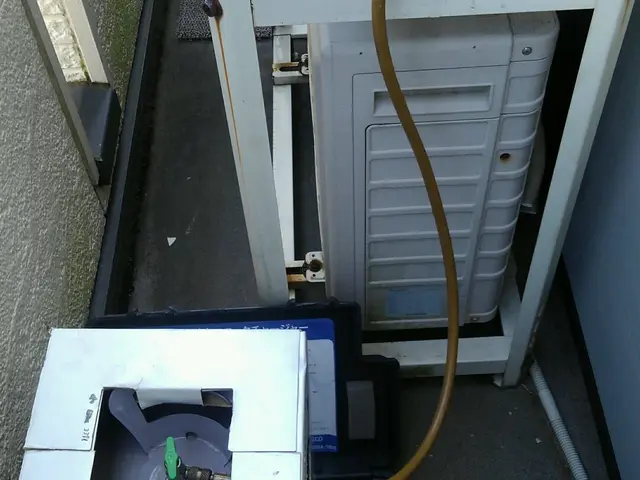 エアコンのガス補充、水漏れ修理サービスの画像