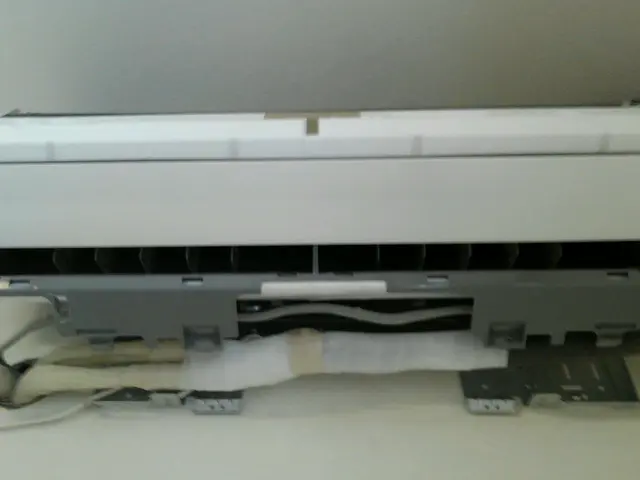 エアコンのガス補充、水漏れ修理サービスの画像